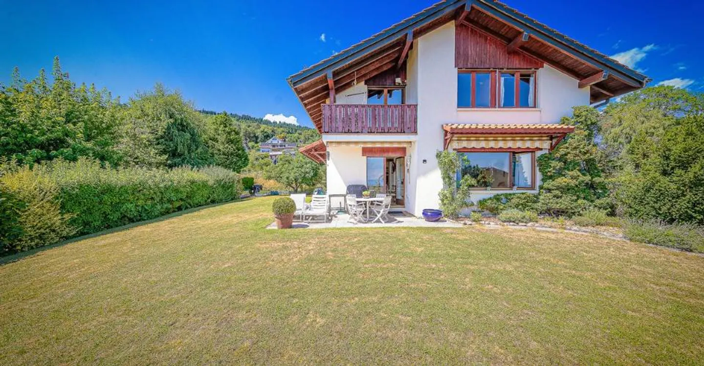 Maison Charmante avec Vue sur le Lac - Photo 3 sur 12