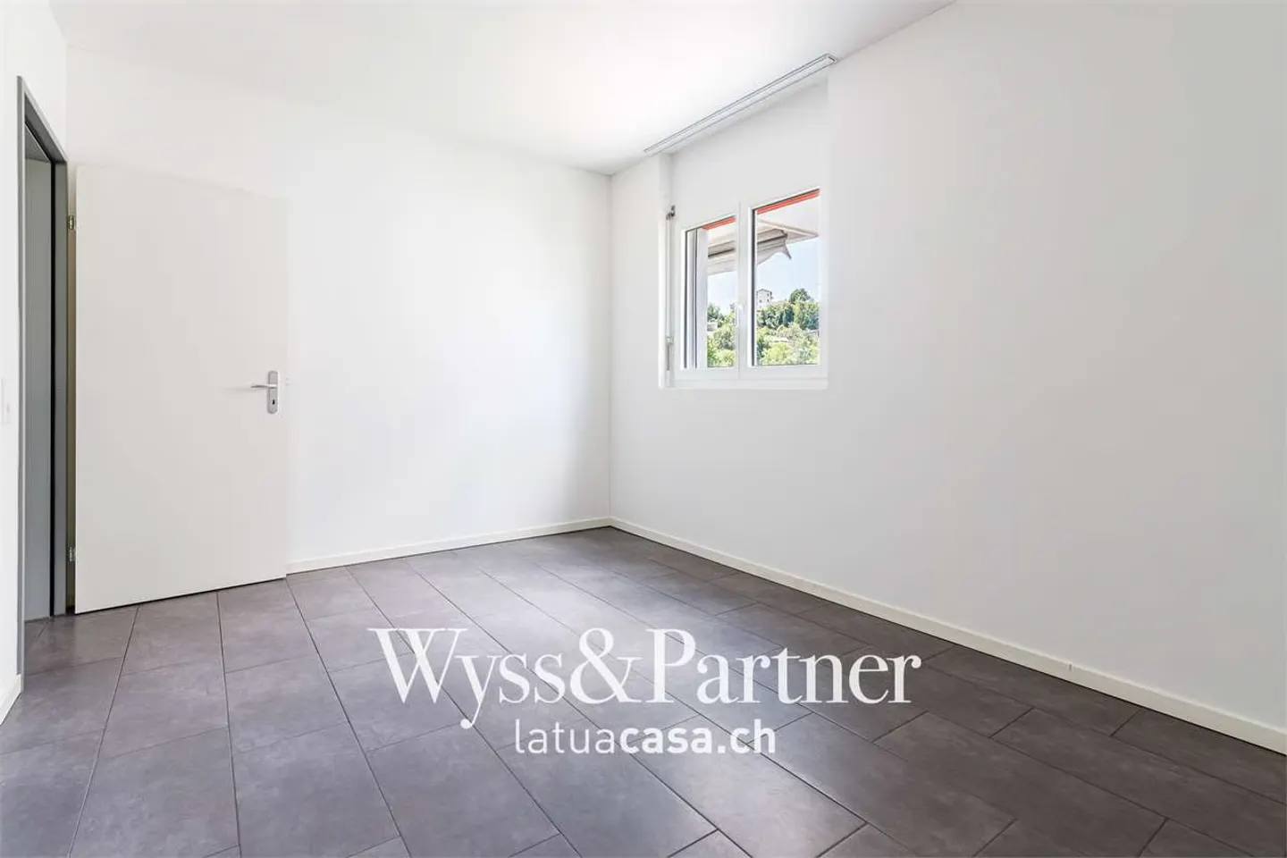 Ascona - Bright 3.5 rooms with large balcony and included parking - Photo 7 of 12