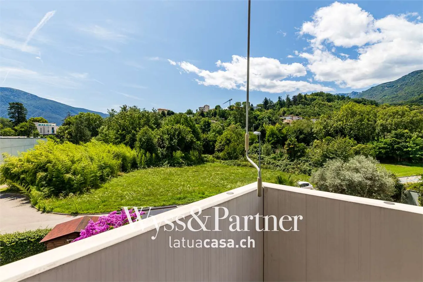 Ascona - Bright 3.5 rooms with large balcony and included parking - Photo 10 of 12