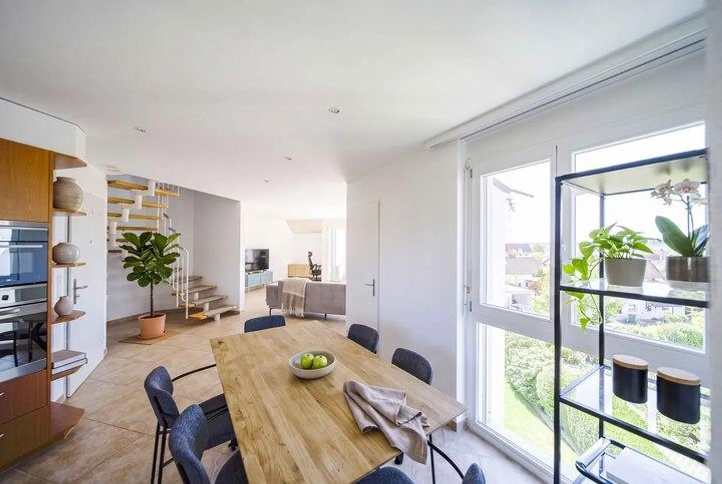 VIVERE SU DUE LIVELLI - ATTICO A BASSERSDORF - Foto 2 di 8