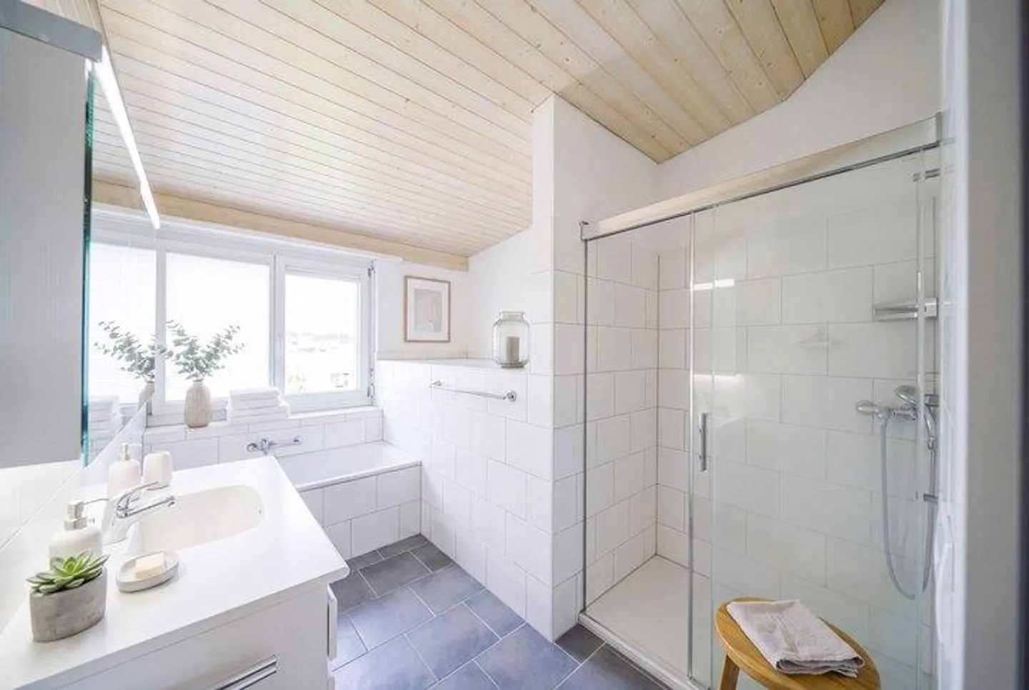 VIVERE SU DUE LIVELLI - ATTICO A BASSERSDORF - Foto 6 di 8