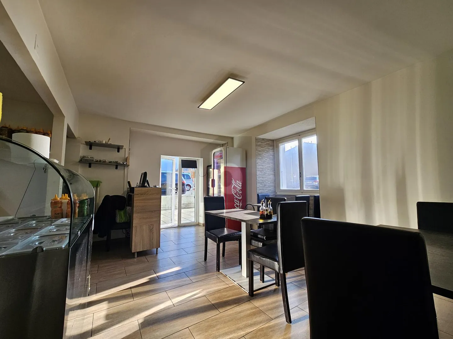 Edificio ad uso misto in affitto - Foto 3 di 4