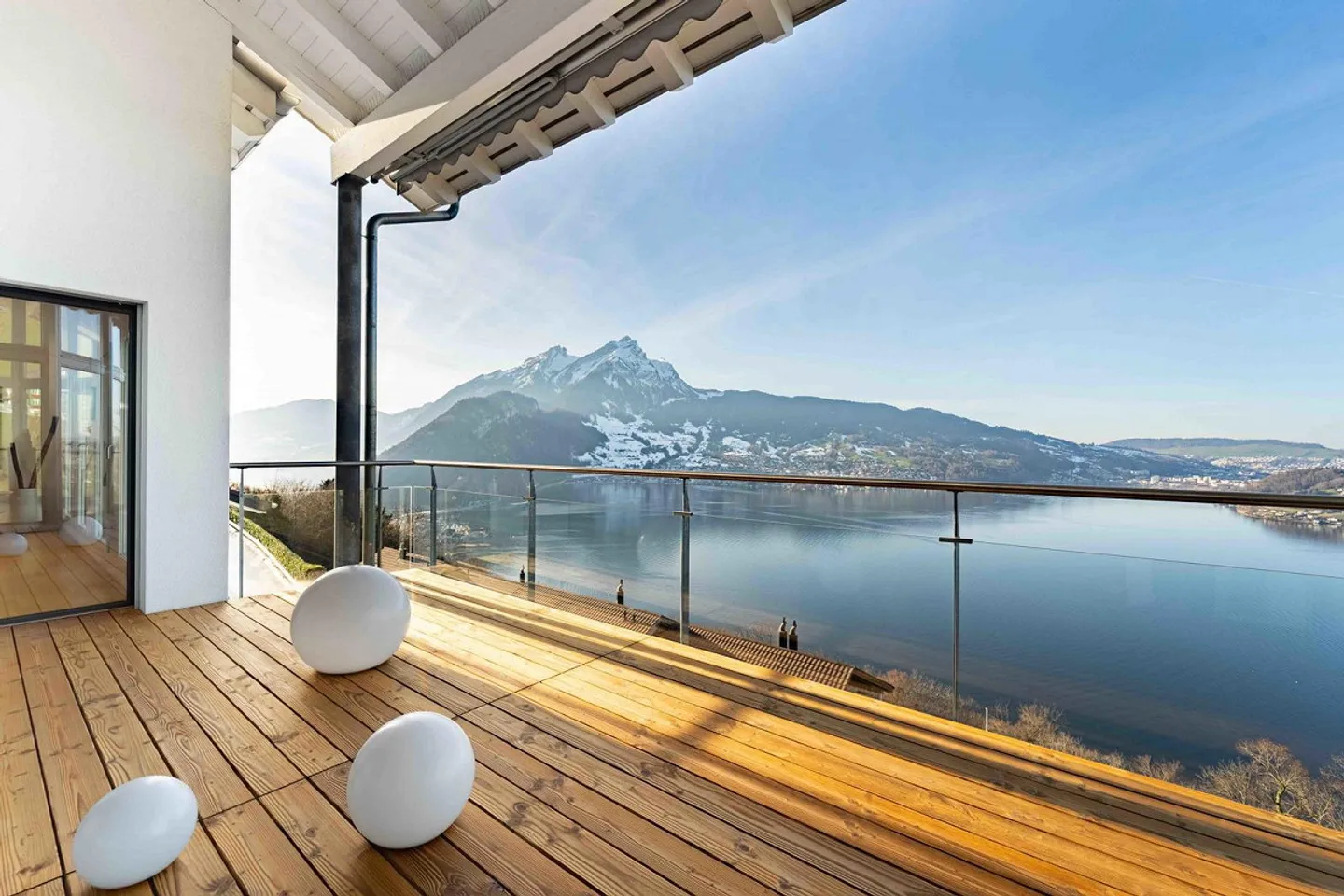 Stilvolles Penthouse mit atemberaubendem Blick - Foto 2 von 4