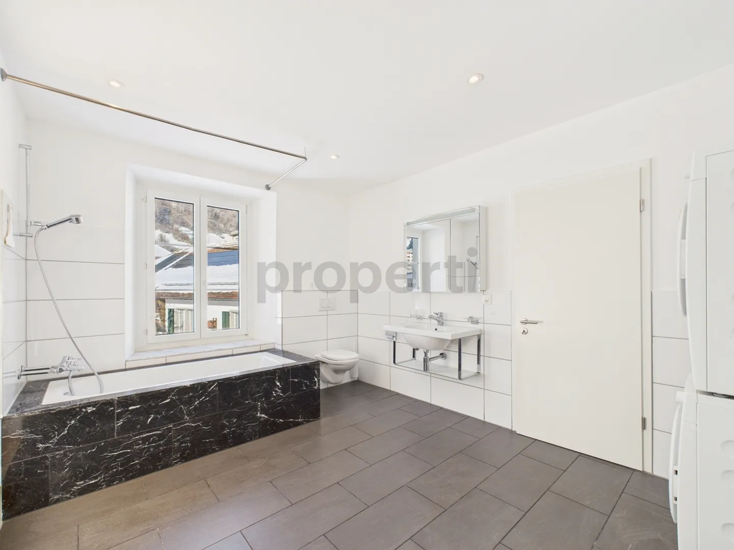 Sunny 4.5-room terrace apartment in Luchsingen - Photo 12 of 13