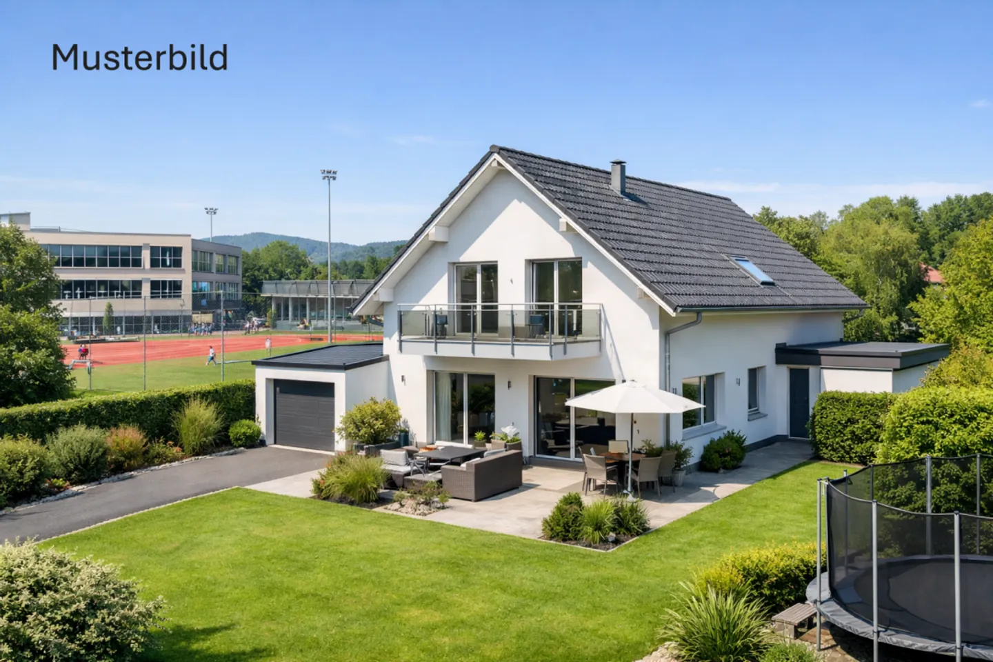 Spacious Single Family Home - Photo 2 of 3