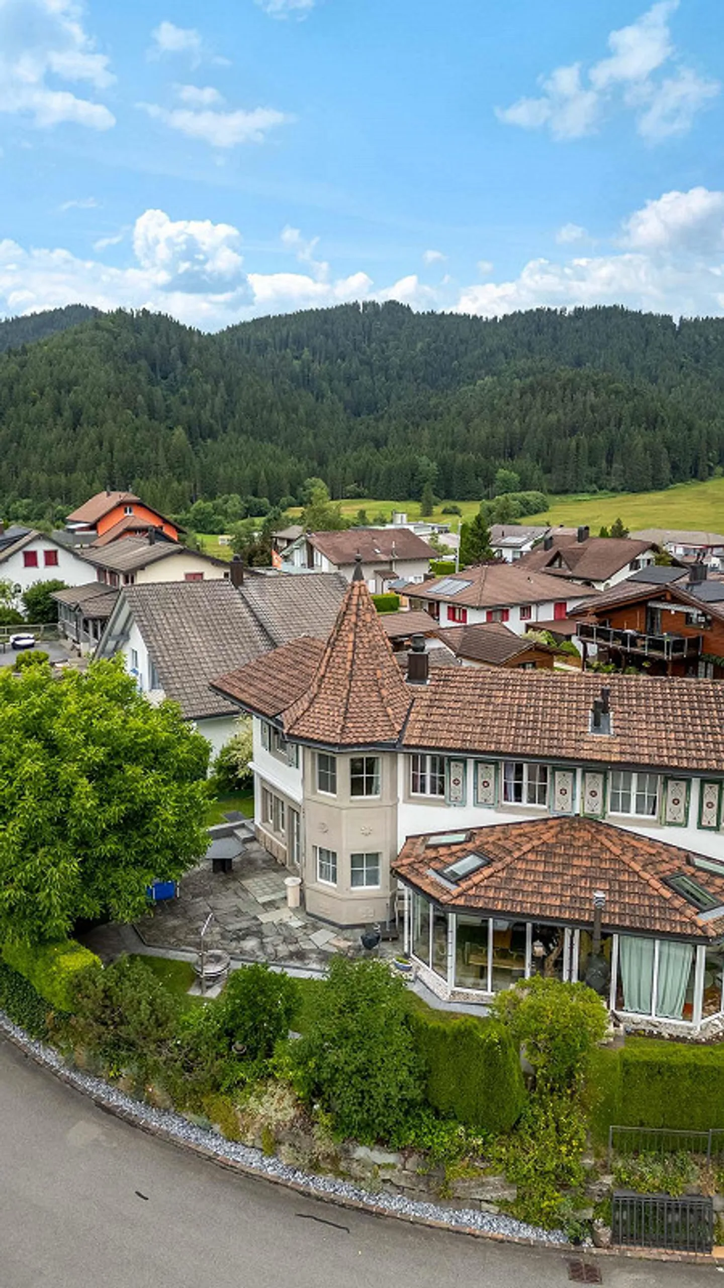 Charmante Doppelhaushälfte mit Garten - Foto 1 von 4