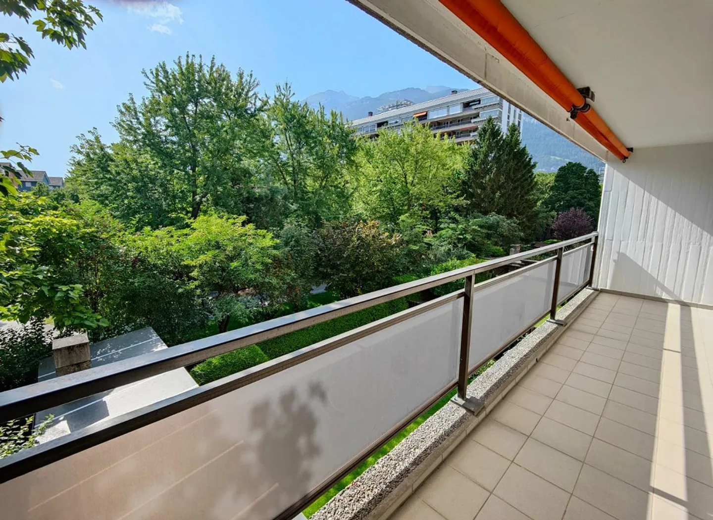 Stylish Living in the Popular Lacuna Quarter - Photo 3 of 12
