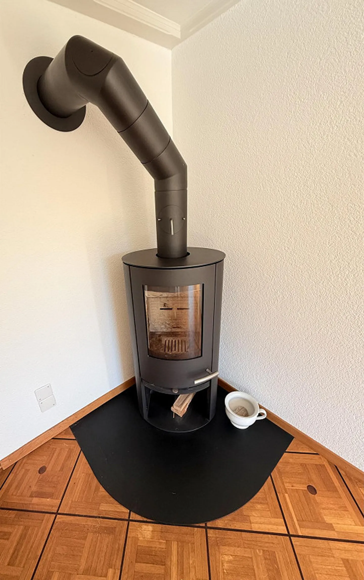 Charming, generously renovated apartment with large balcony - Photo 3 of 12