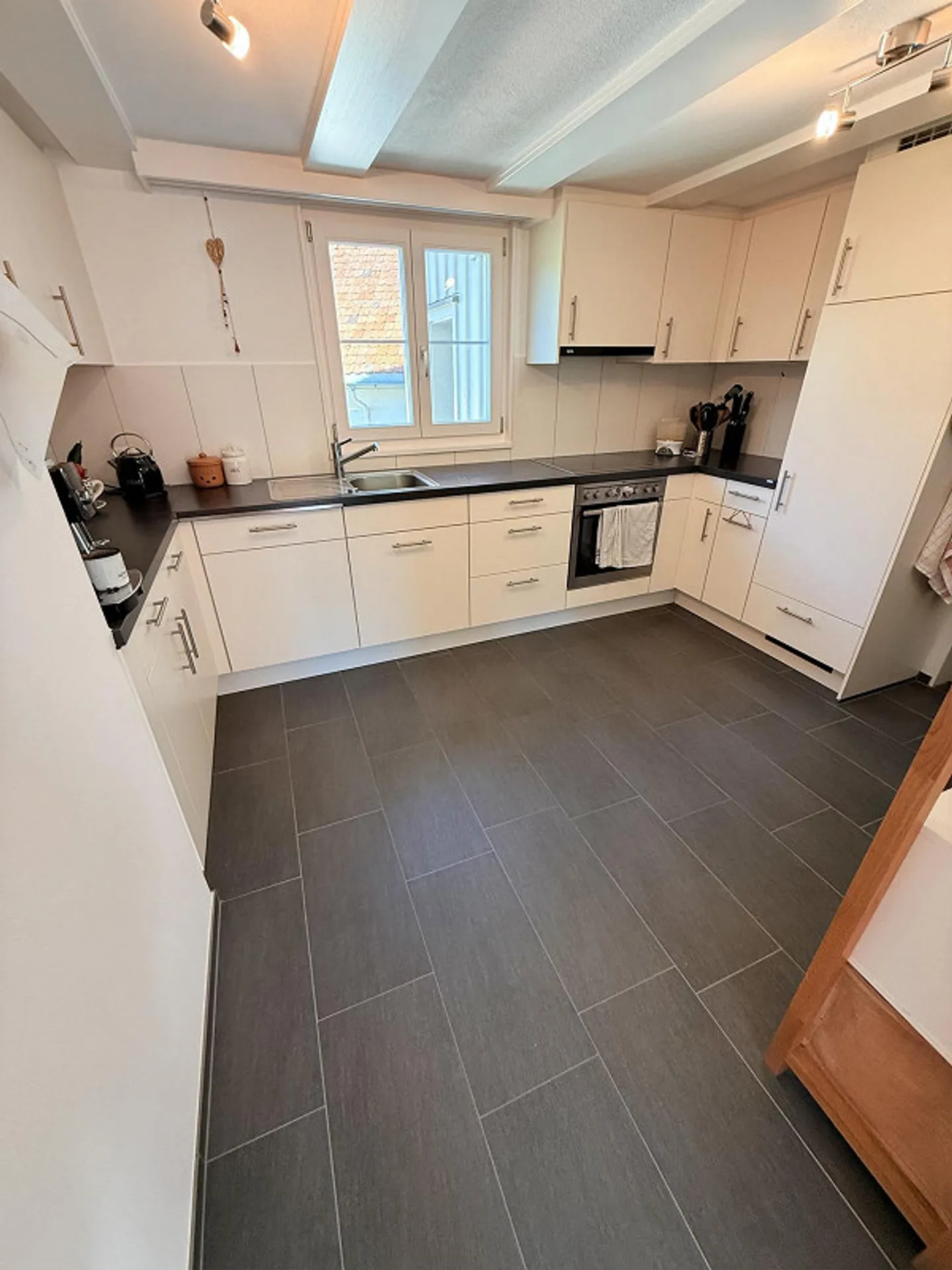 Charming, generously renovated apartment with large balcony - Photo 5 of 12