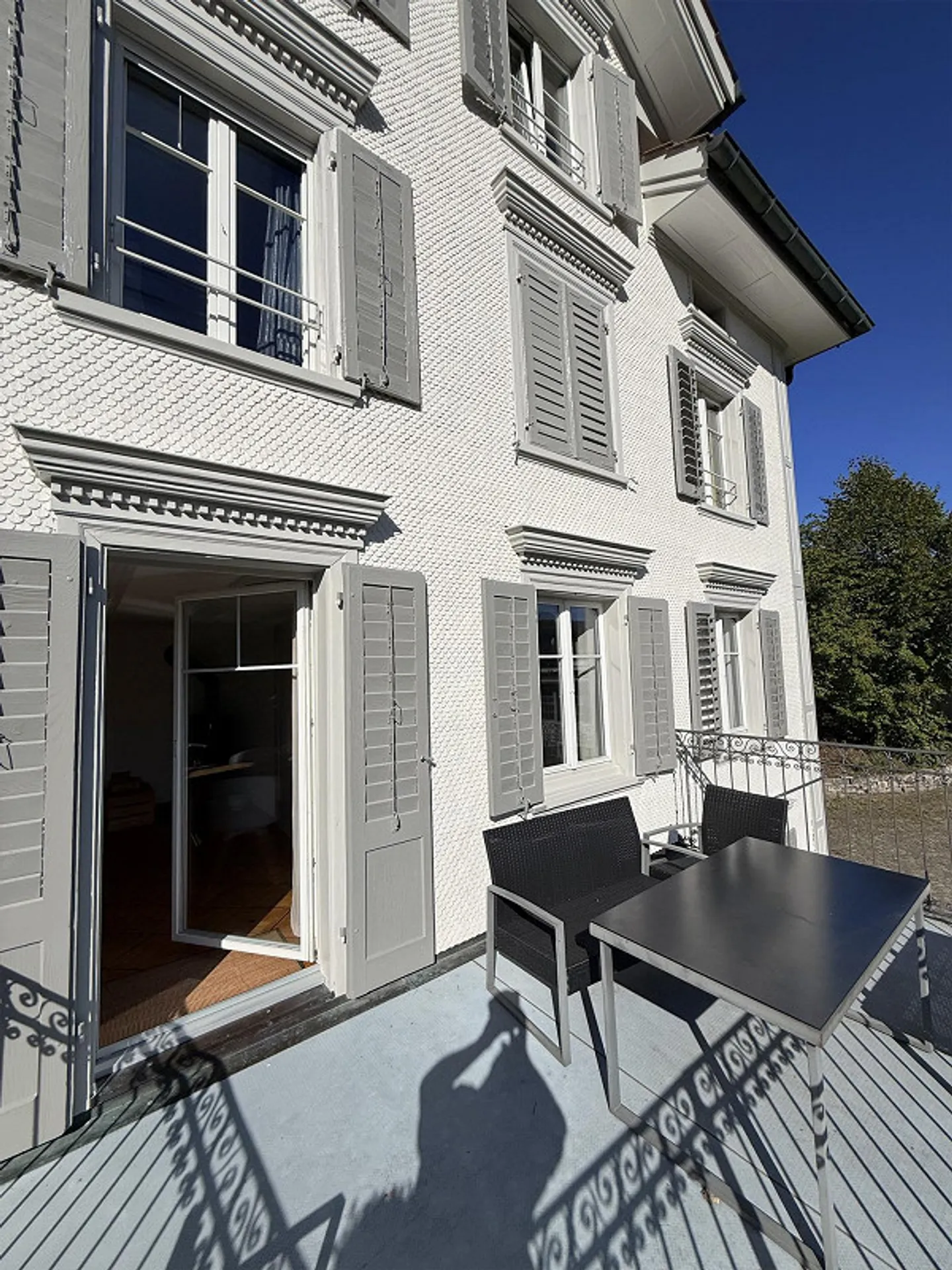 Charming, generously renovated apartment with large balcony - Photo 10 of 12