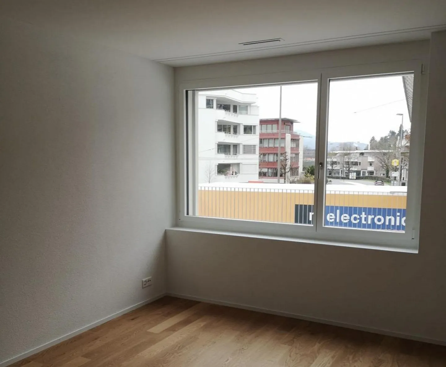 Appartamento moderno di 2,5 stanze in una posizione tranquilla vicino al lago - Foto 2 di 5