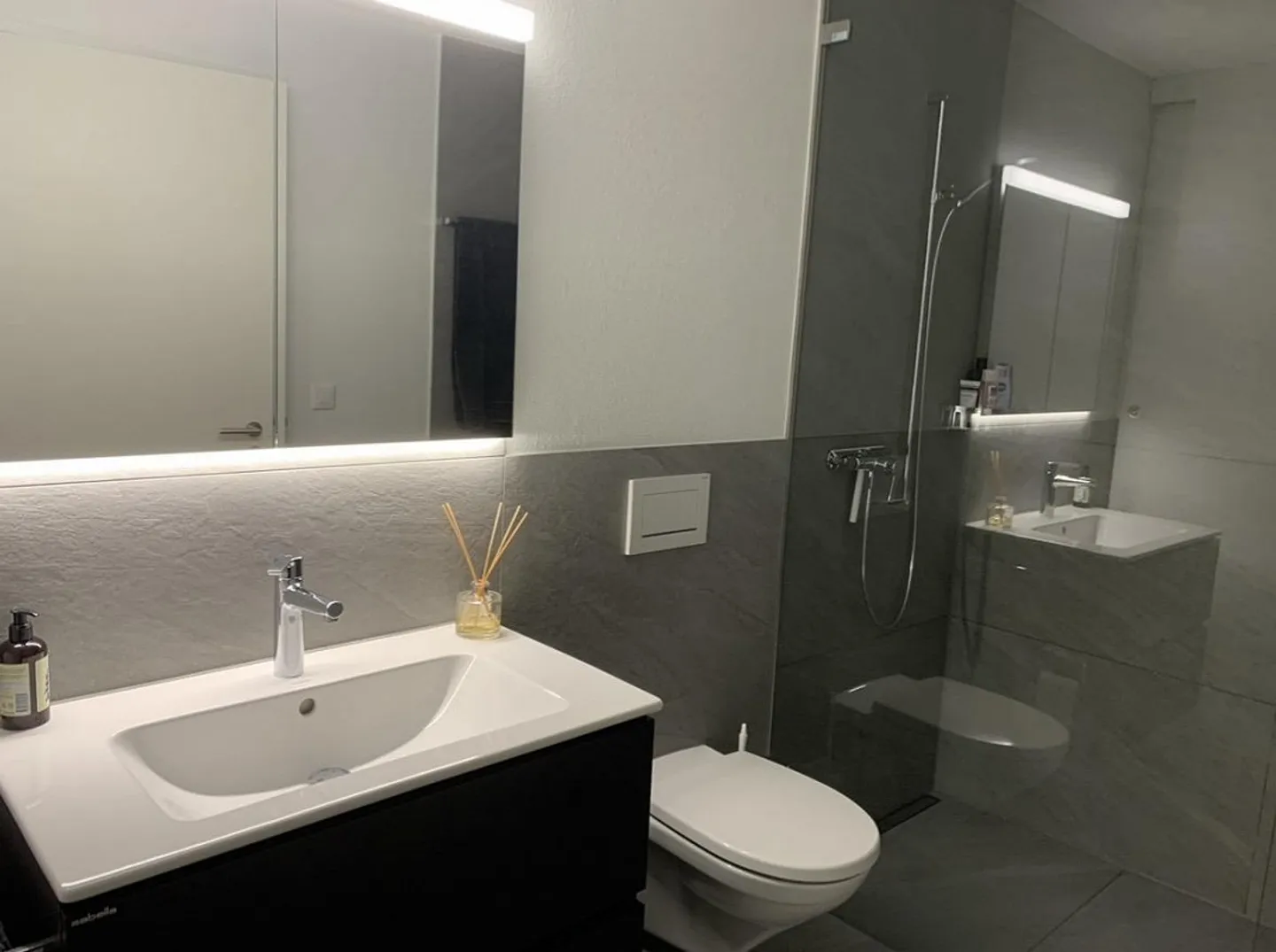 Appartamento moderno di 2,5 stanze in una posizione tranquilla vicino al lago - Foto 4 di 5