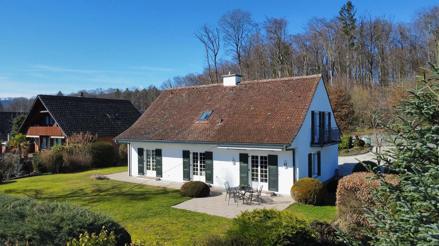 Idyllic Country House with Panoramic View, Large Garden and Garage in Lupsingen - Photo 5 of 14