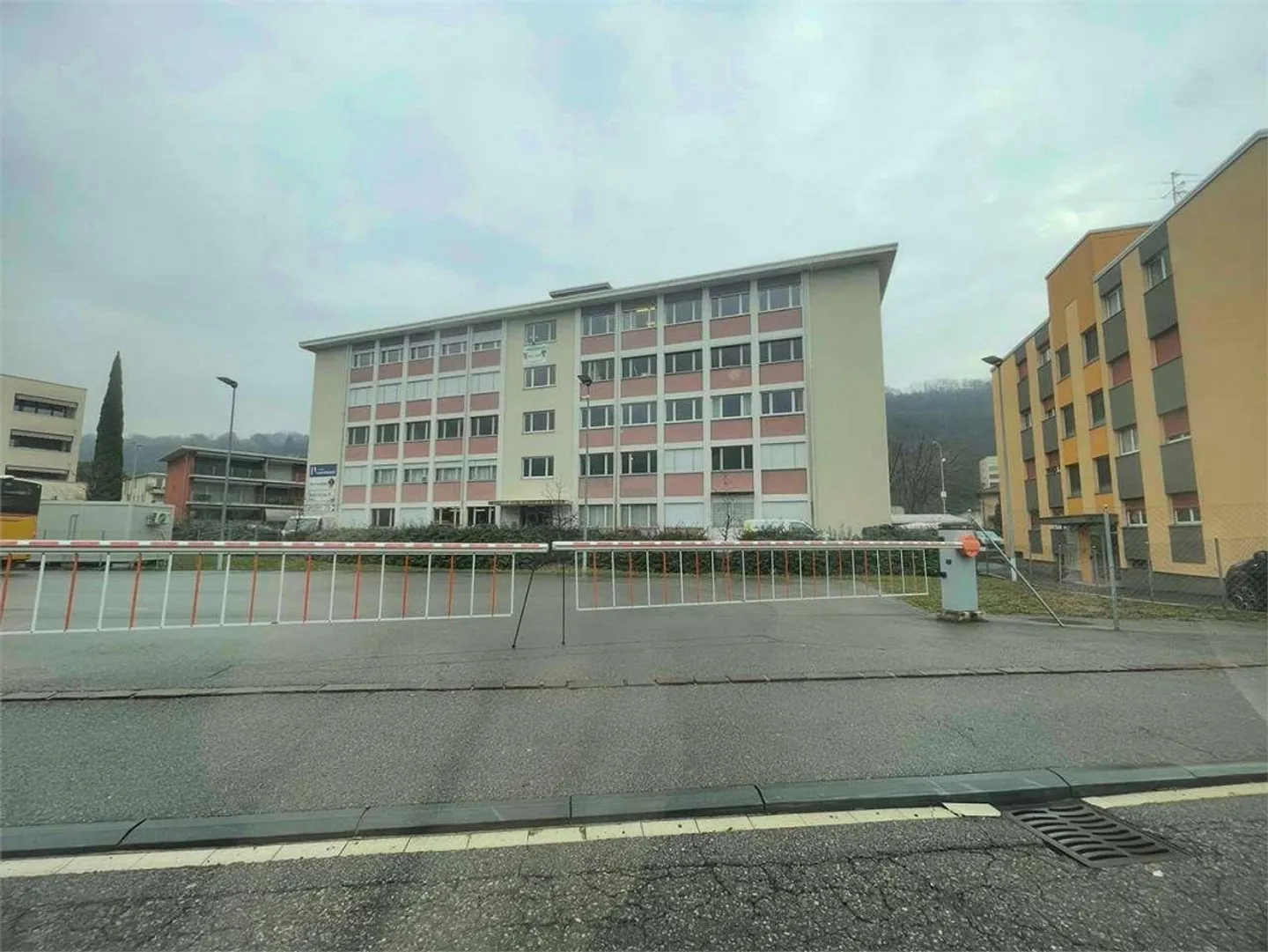 Ampio ufficio open space (250 m²) - Lamone, a pochi minuti dalla stazi - Photo 1 of 7