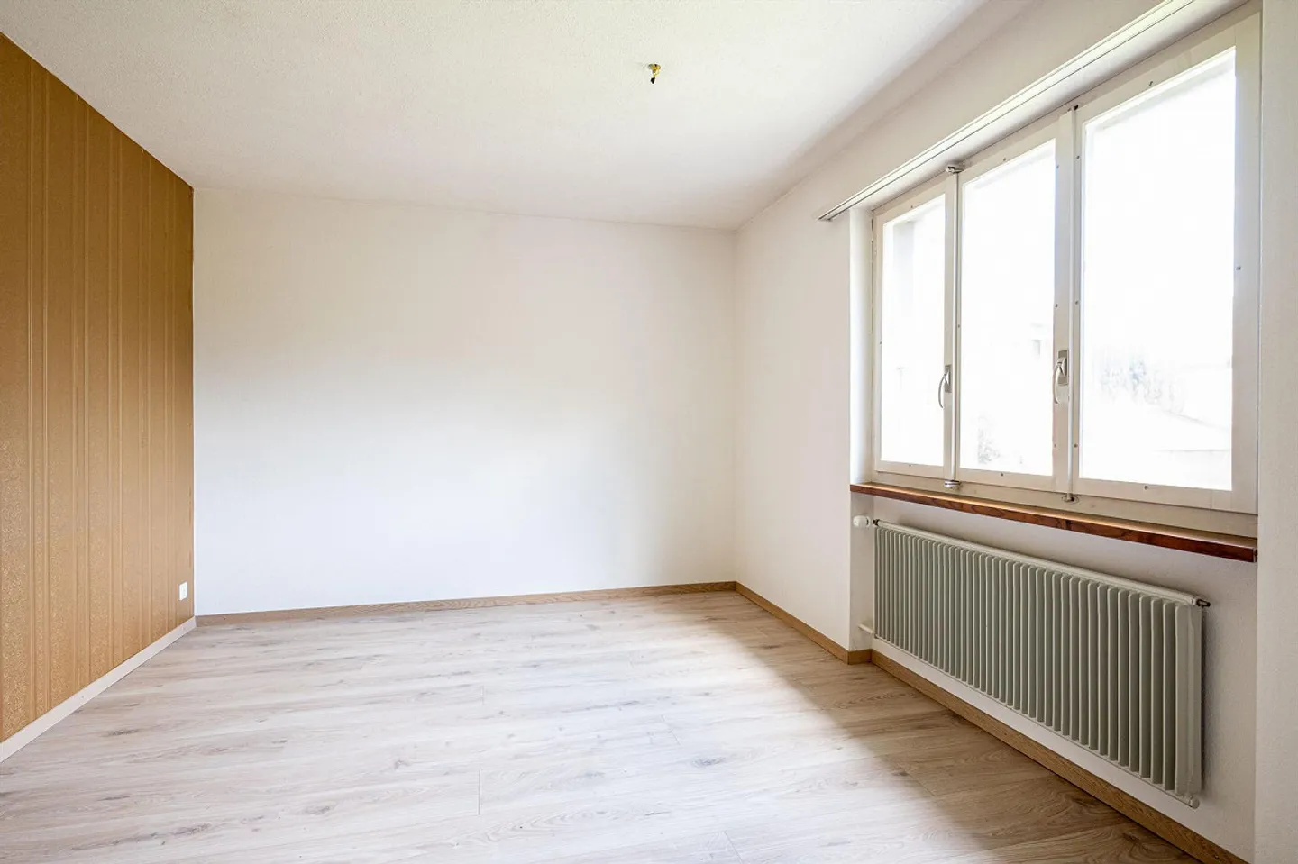 5.5-Room Detached House in Uetendorf with Large Garden & Expansion Potential - Photo 9 of 13