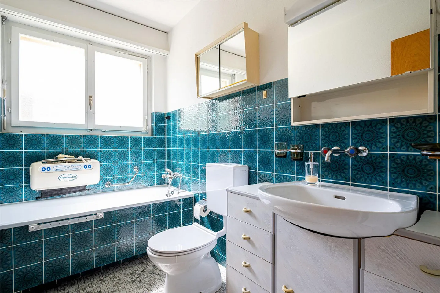 5.5-Room Detached House in Uetendorf with Large Garden & Expansion Potential - Photo 11 of 13