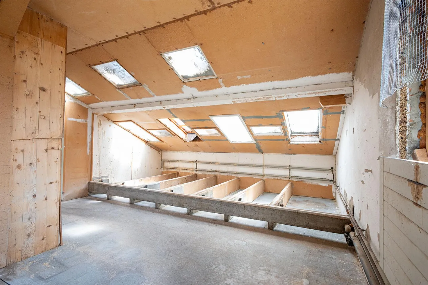 5.5-Room Detached House in Uetendorf with Large Garden & Expansion Potential - Photo 12 of 13
