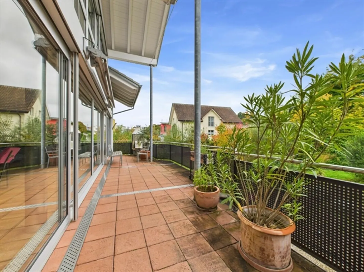 «STILVOLLES ZWEIFAMILIENHAUS MIT GARTENWOHNUNG UND MAISONETTE» - Foto 2 von 8