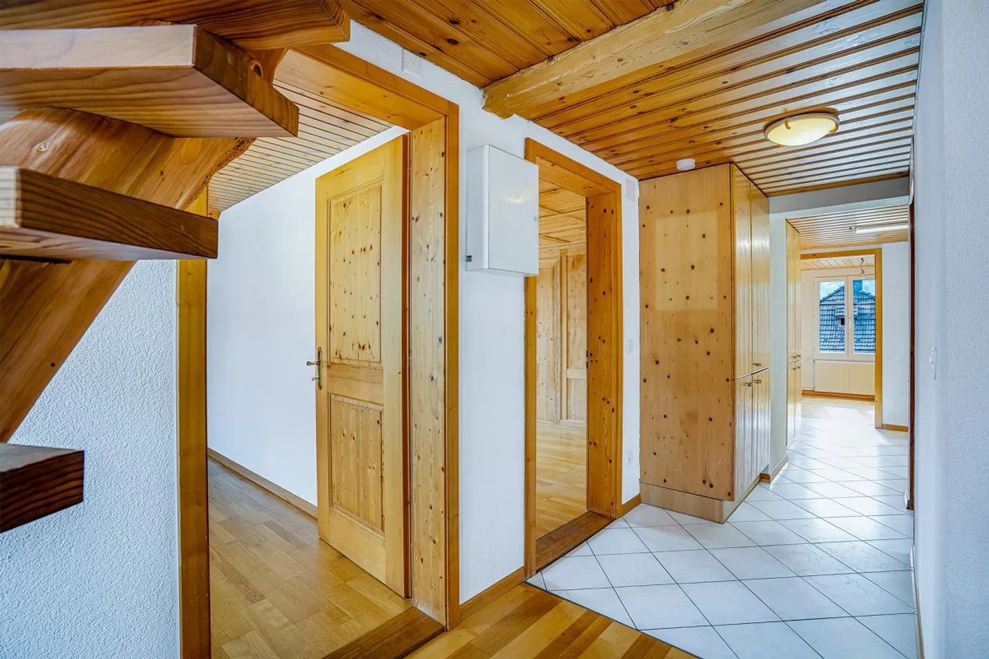 Heimelige Wohnung mit Charme und viel Holz - Foto 6 von 17