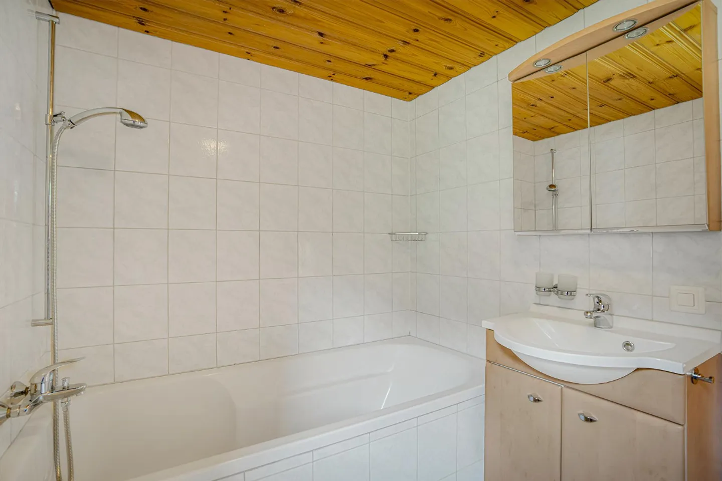 Heimelige Wohnung mit Charme und viel Holz - Foto 11 von 17