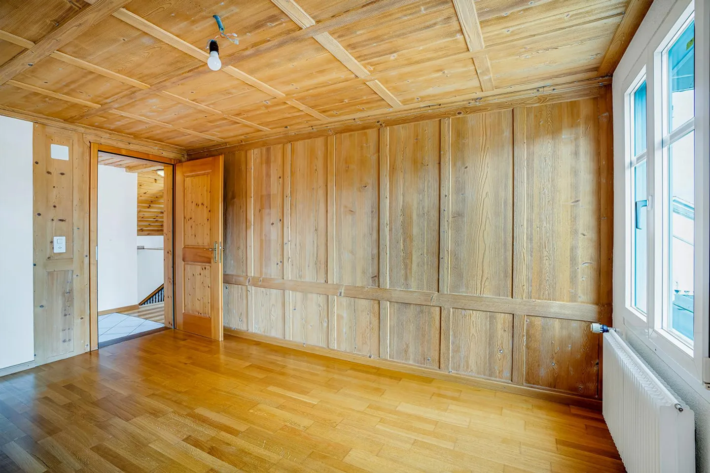 Heimelige Wohnung mit Charme und viel Holz - Foto 9 von 17