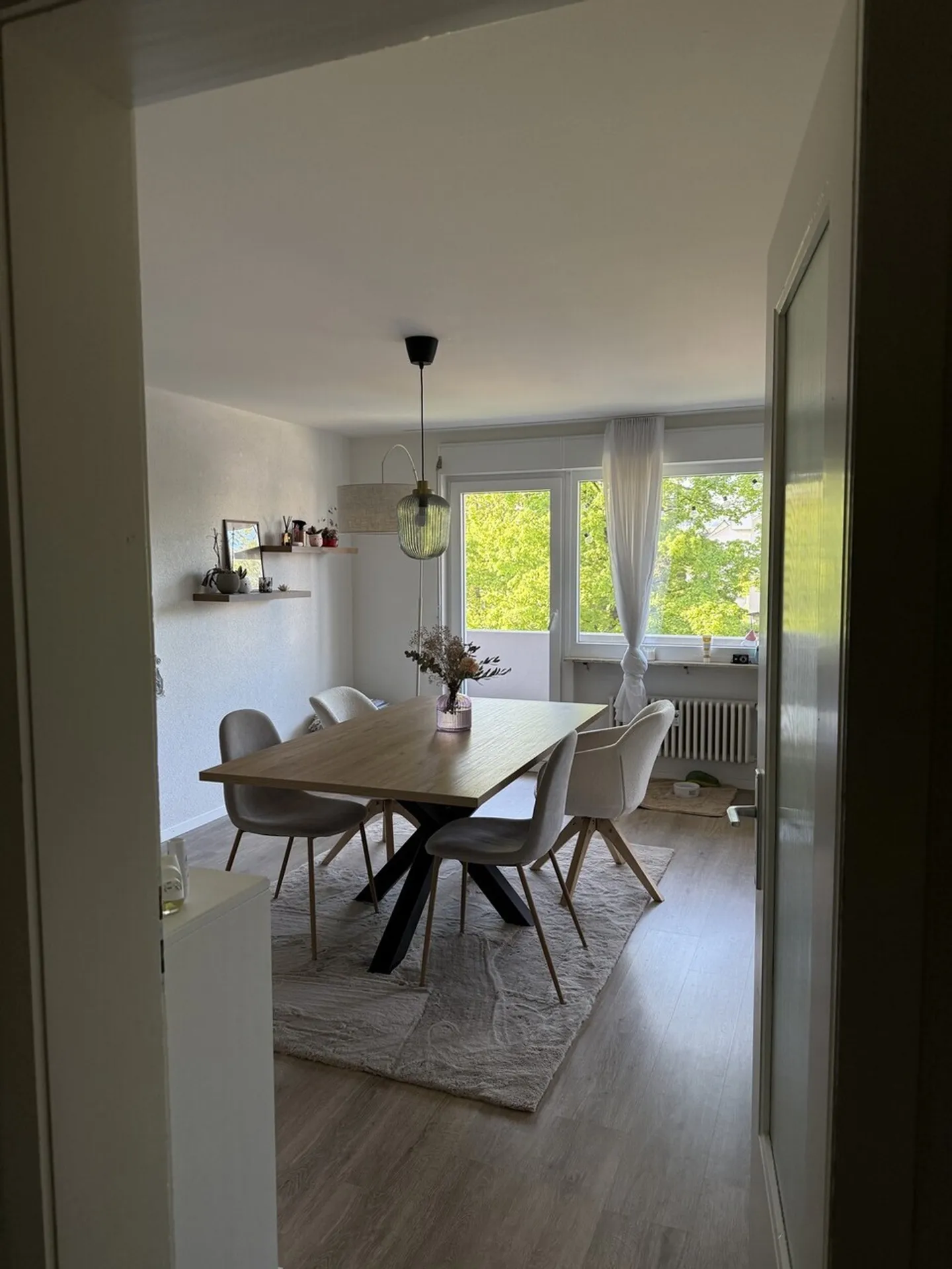 Charmante maisonette de 3,5 pièces avec beaucoup de lumière et grand balcon - Photo 3 sur 13