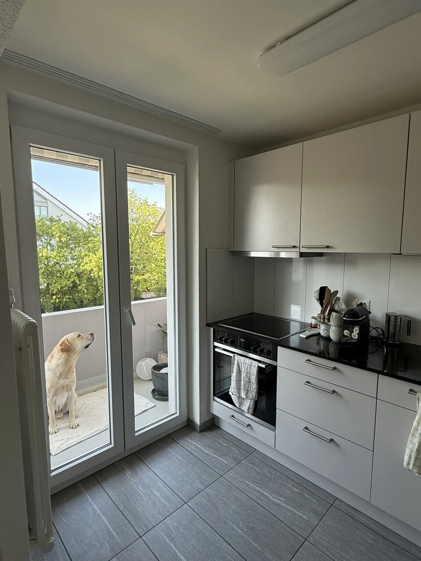 Charmante maisonette de 3,5 pièces avec beaucoup de lumière et grand balcon - Photo 6 sur 13