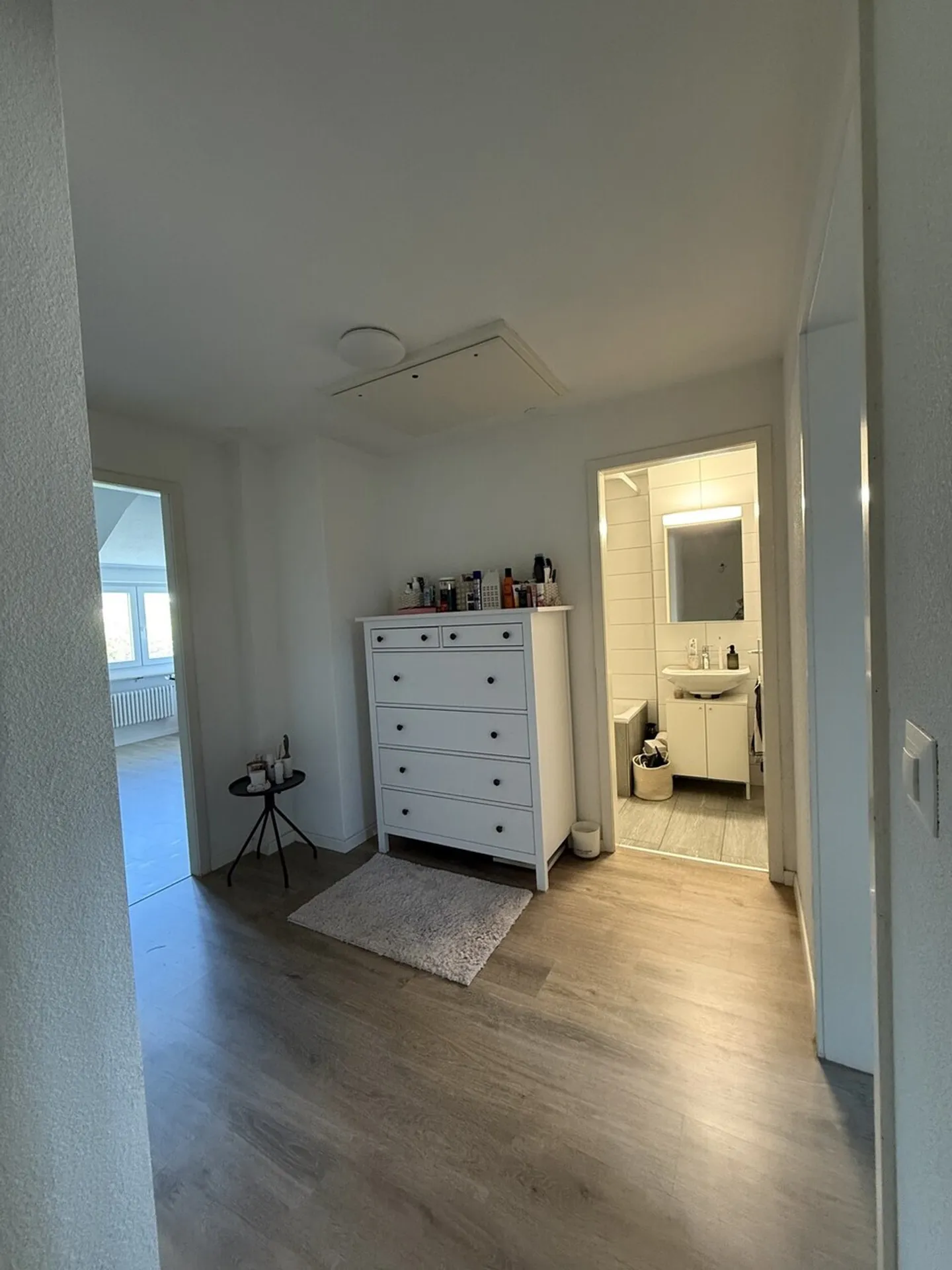 Charmante maisonette de 3,5 pièces avec beaucoup de lumière et grand balcon - Photo 9 sur 13