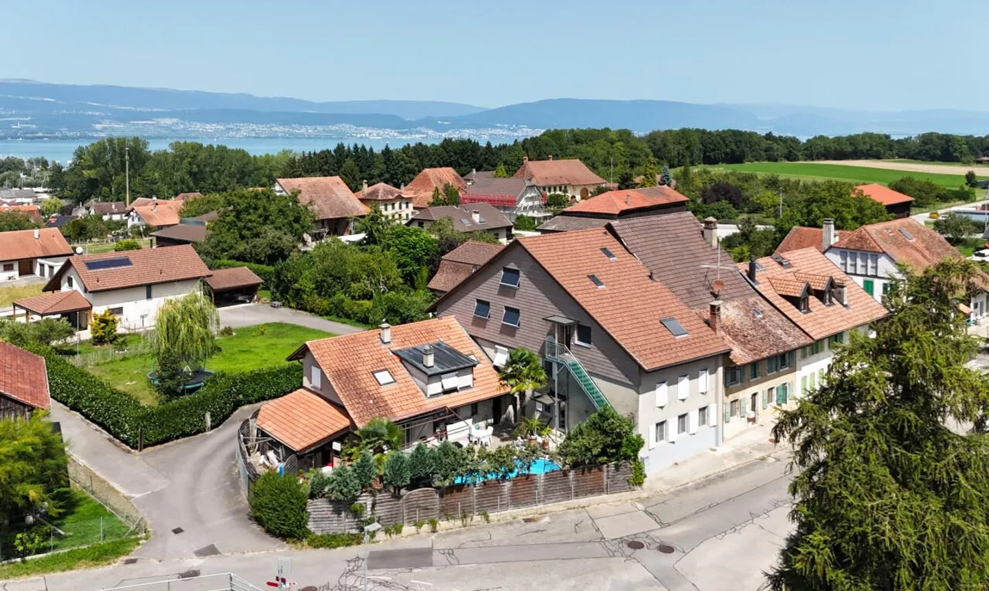 Rare property combining calm, light, and potential in Chevroux - Photo 2 of 11