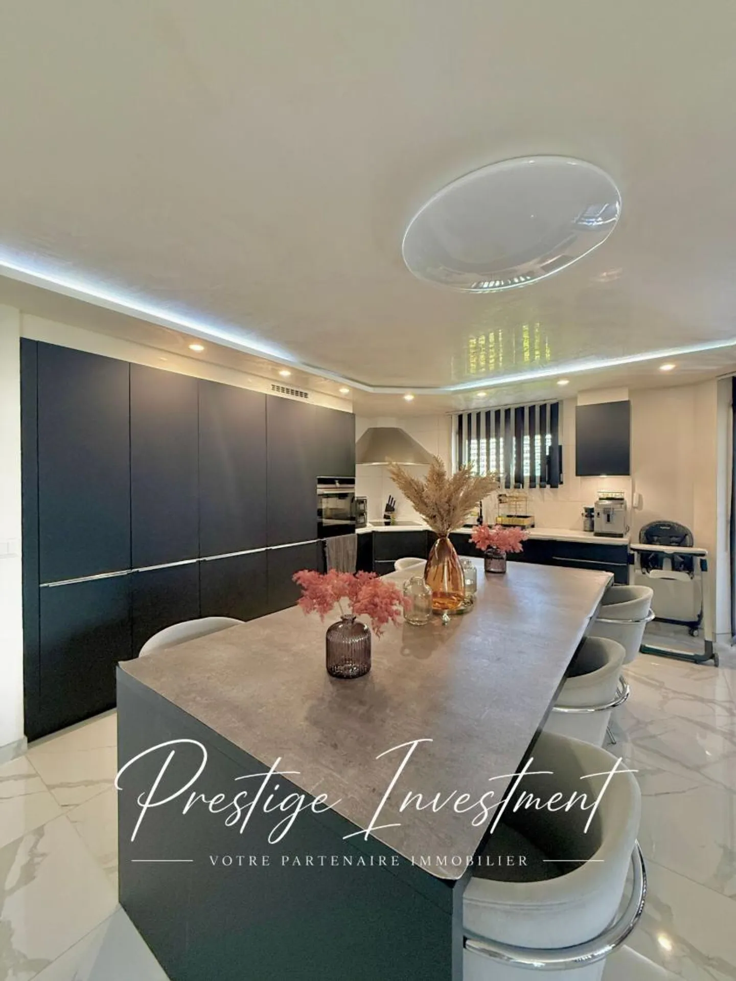RENOVATED 4.5 ROOM APARTMENT & 132 M2 CONTHEY - Photo 5 of 13