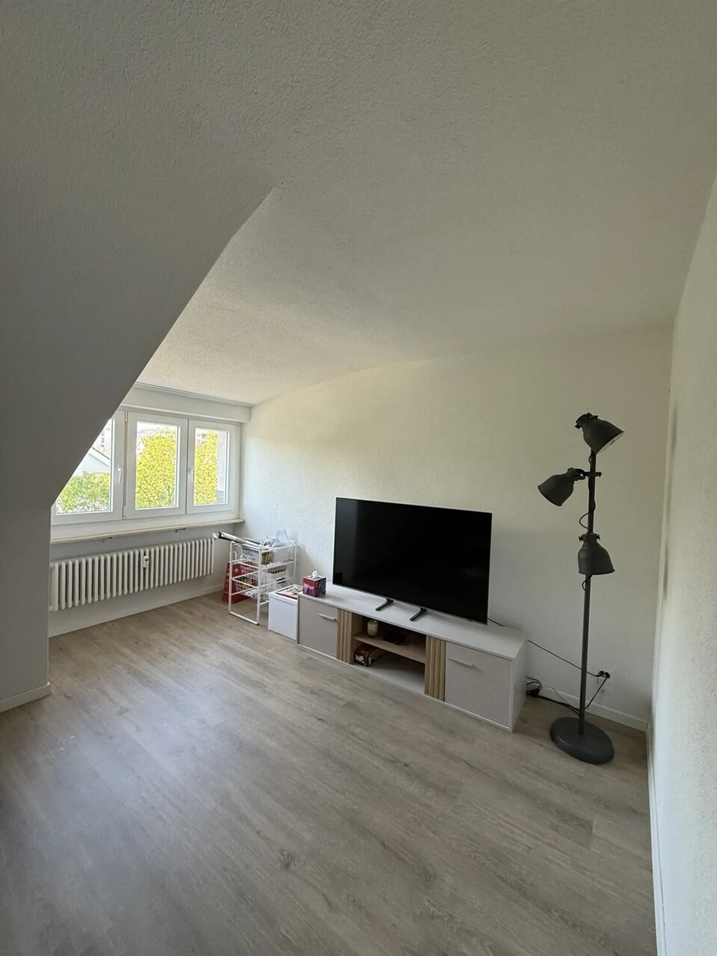 Charmante maisonette de 3,5 pièces avec beaucoup de lumière et grand balcon - Photo 11 sur 13