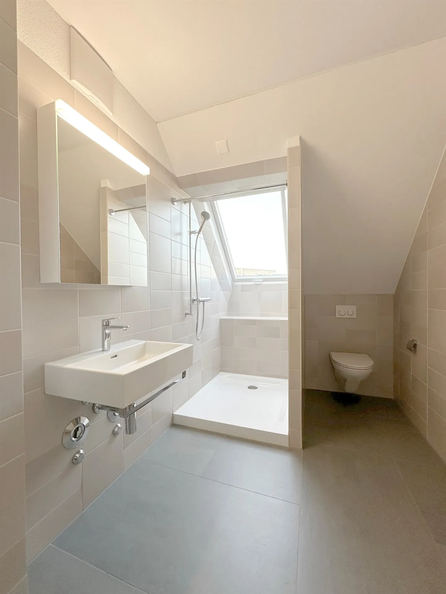 Looking for a central and modern apartment? - Photo 5 of 5