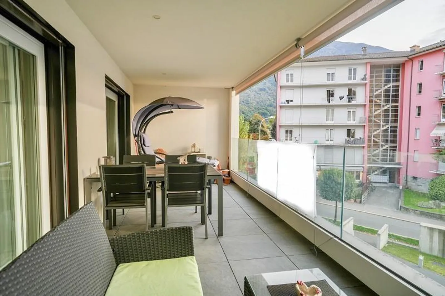 3 1/2-room apartment on the 1st floor in a central location - Photo 1 of 20