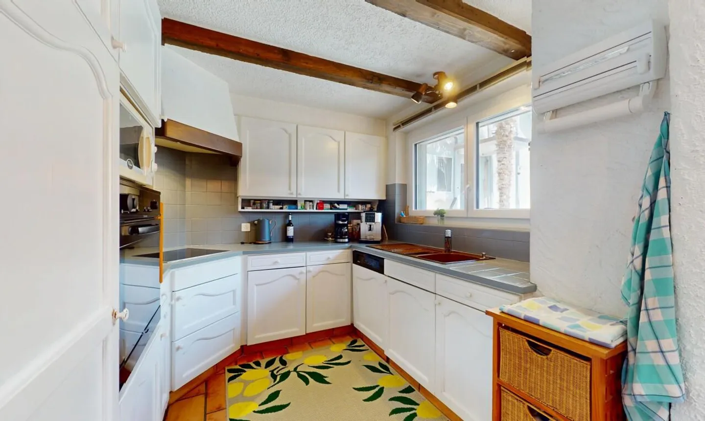 Rare property combining calm, light, and potential in Chevroux - Photo 8 of 11