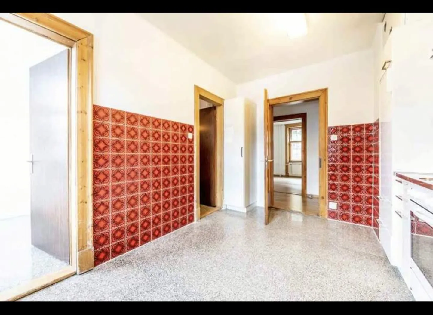 4.5 Room Old Building Apartment - Photo 6 of 14