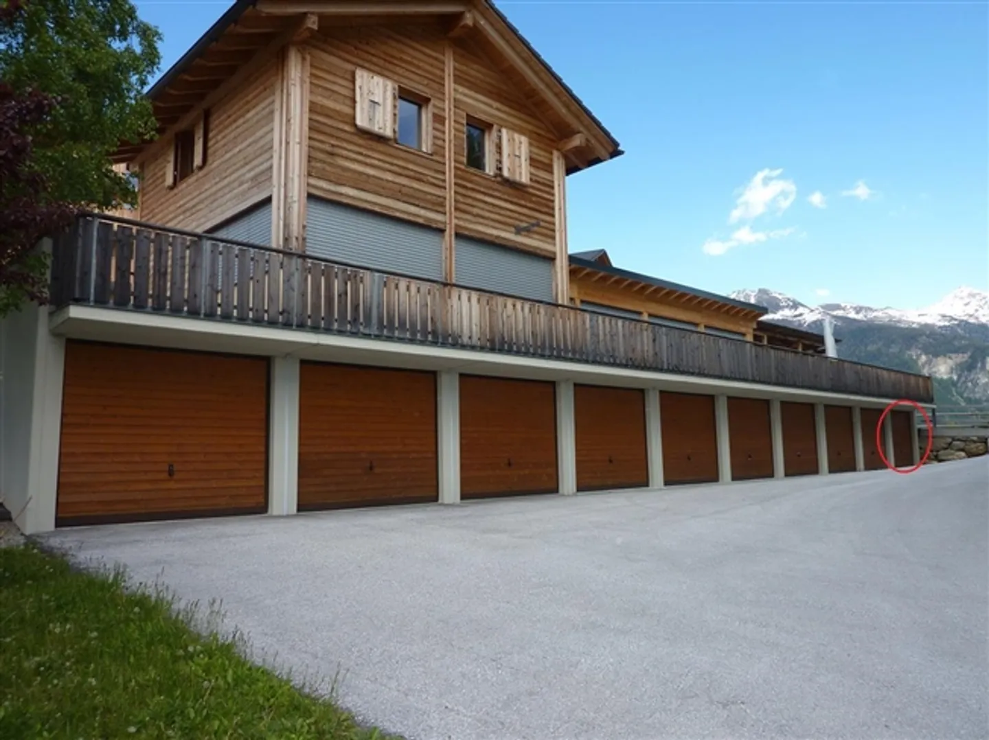 Garage No. 450 (10) Bouzerou - Photo 1 of 4