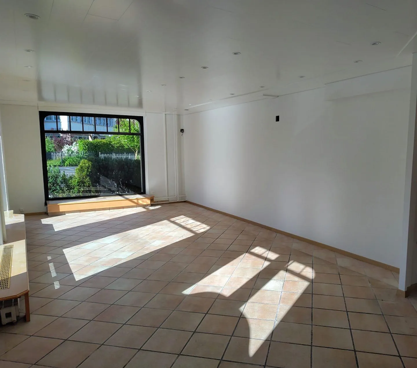 Commercial space 40m2 in a central location - Photo 2 of 4