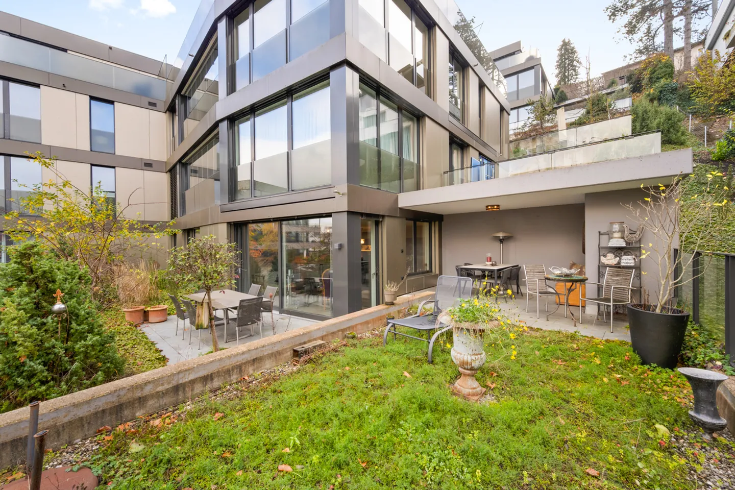 Modern living in Binningen - clear architecture, stylish ambiance - Photo 10 of 12