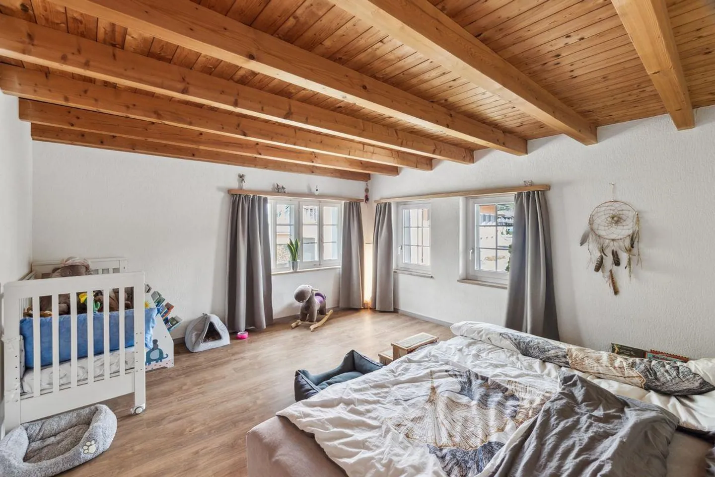 Freistehendes Haus mit Gewerberaum - Foto 3 von 12