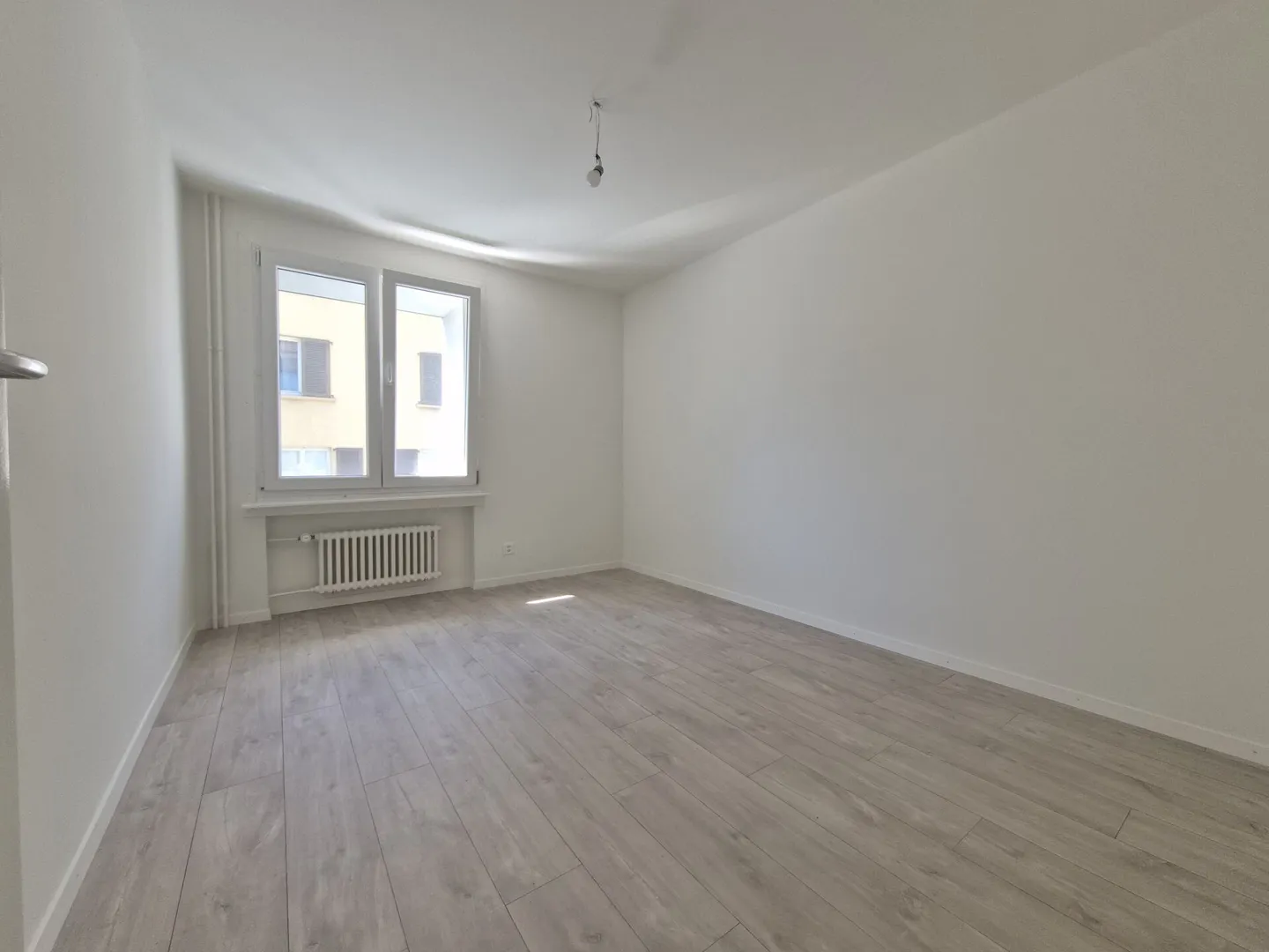 Fully renovated! 4.5 rooms on the 1st floor - Photo 3 of 5