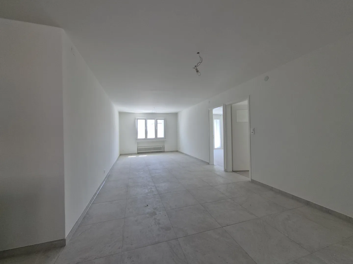 Fully renovated! 4.5 rooms on the 1st floor - Photo 4 of 5