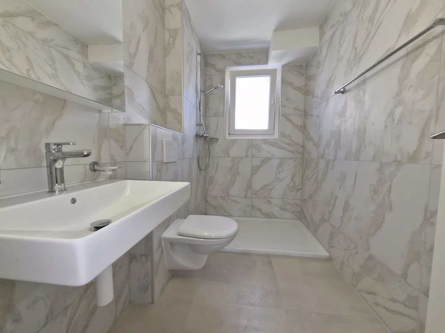 Fully renovated! 4.5 rooms on the 1st floor - Photo 5 of 5