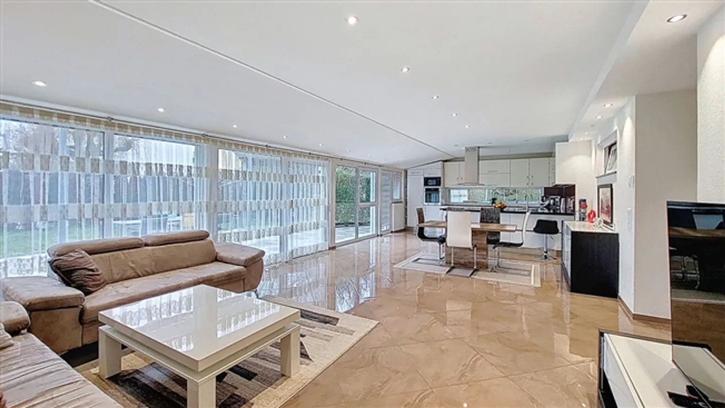 5.5 Room Apartment approx. 136 m2 + Decorative Garden in Châtonnaye FR - Photo 1 of 13