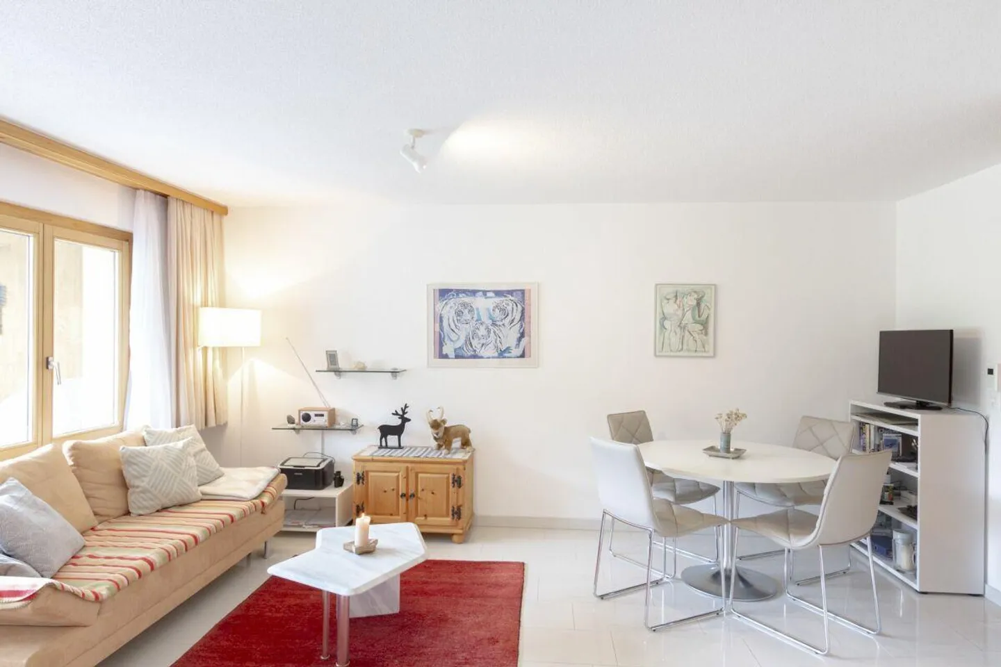 Appartamento soleggiato di 2,5 stanze con vista su Savognin - Foto 1 di 12