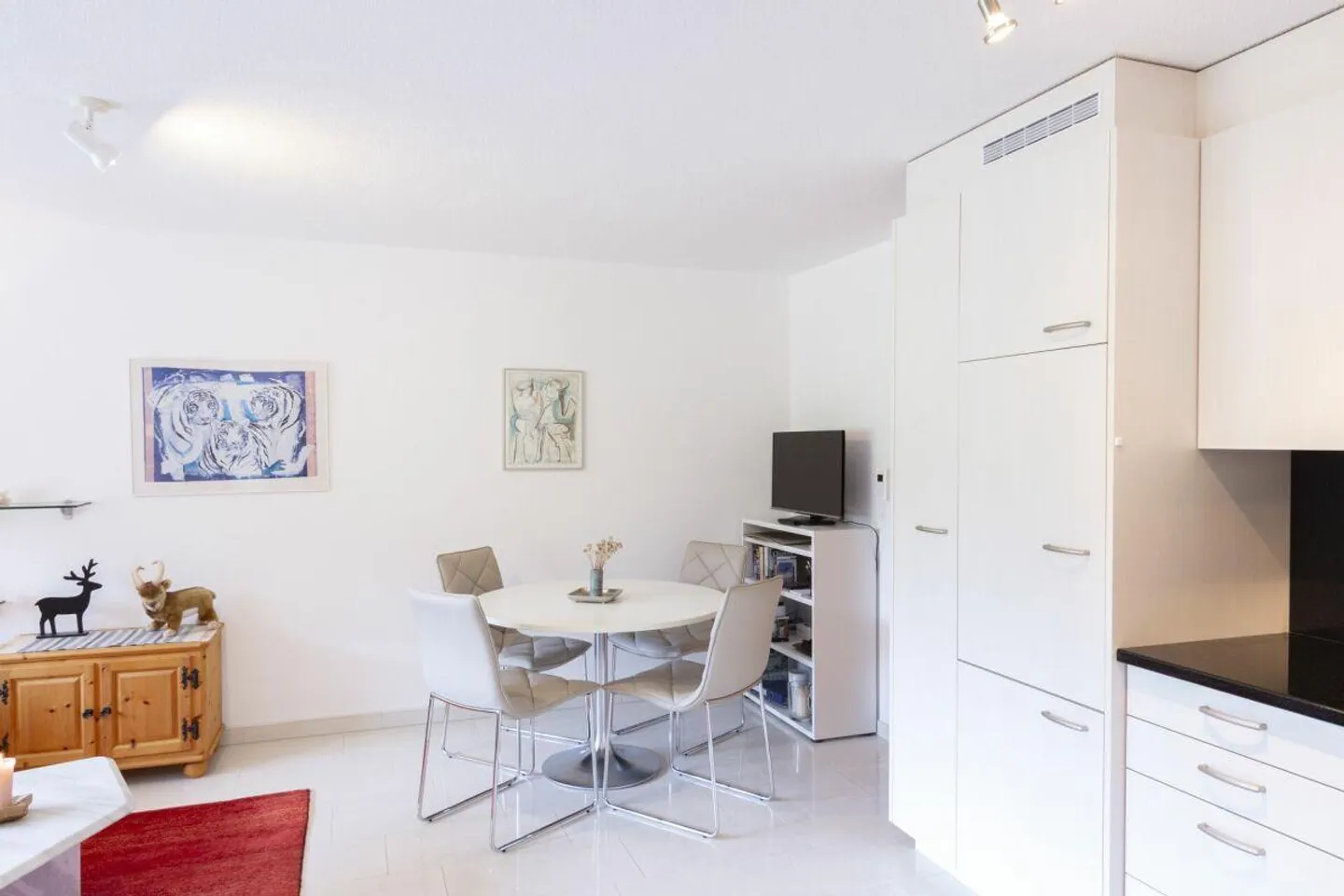 Appartamento soleggiato di 2,5 stanze con vista su Savognin - Foto 3 di 12
