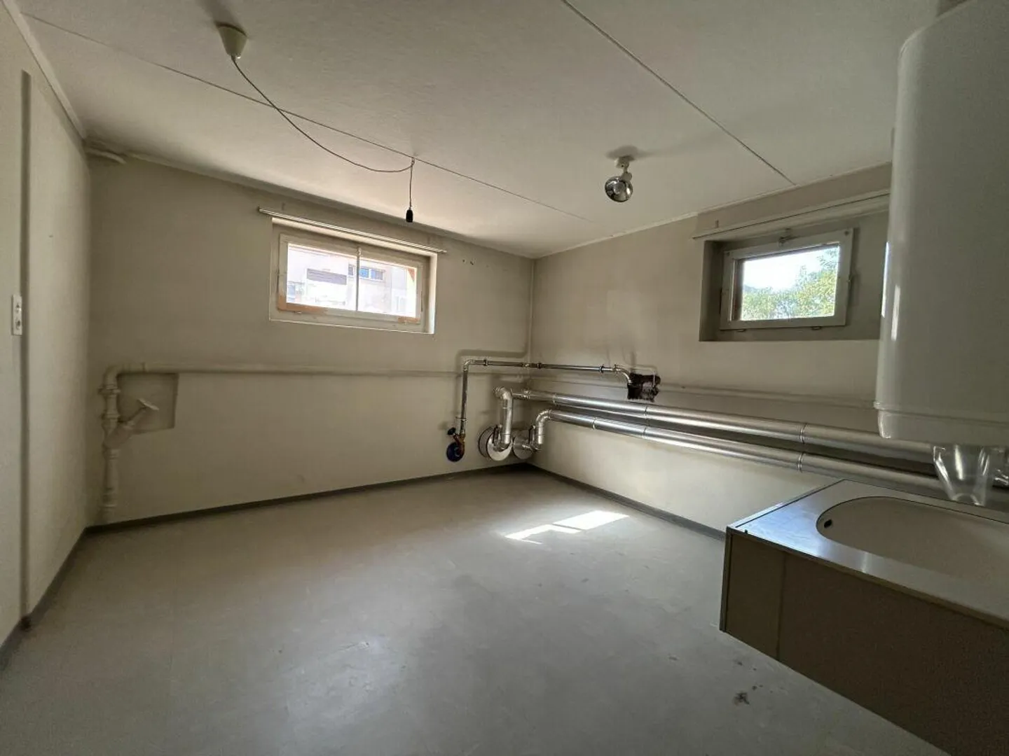 Suhr / Salle de loisirs / de stockage - Photo 2 sur 3