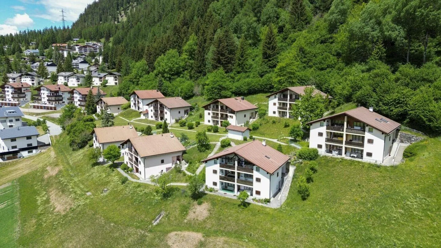 Appartamento soleggiato di 2,5 stanze con vista su Savognin - Foto 10 di 12