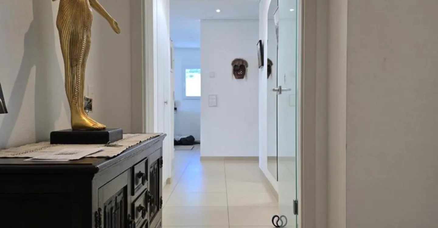 Riverside Apartment with Balconies - Photo 5 of 12