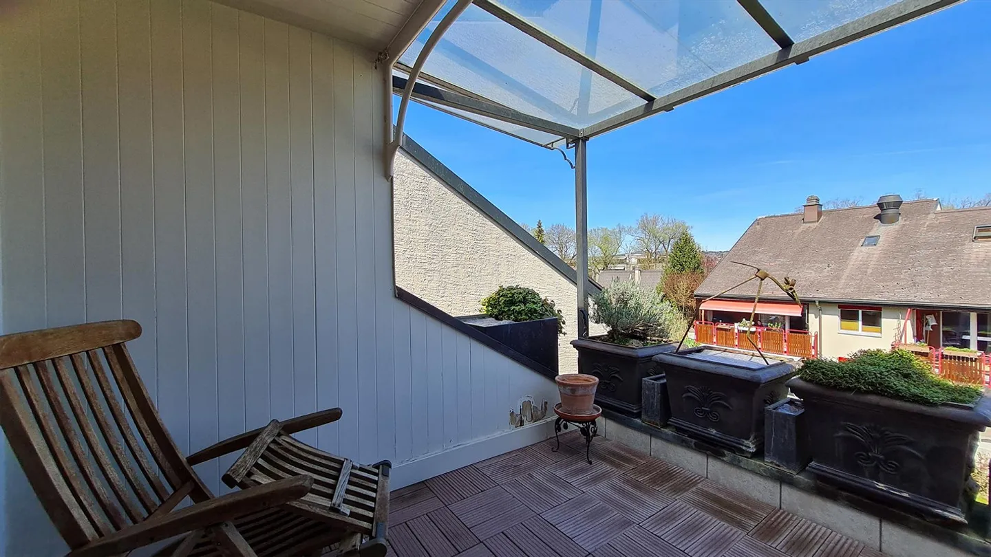 3.5 Pièces Maisonette sous les Combles avec Galerie, 2 Balcons, 2 EHP, Cave, Salle de Loisirs - Photo 2 sur 10