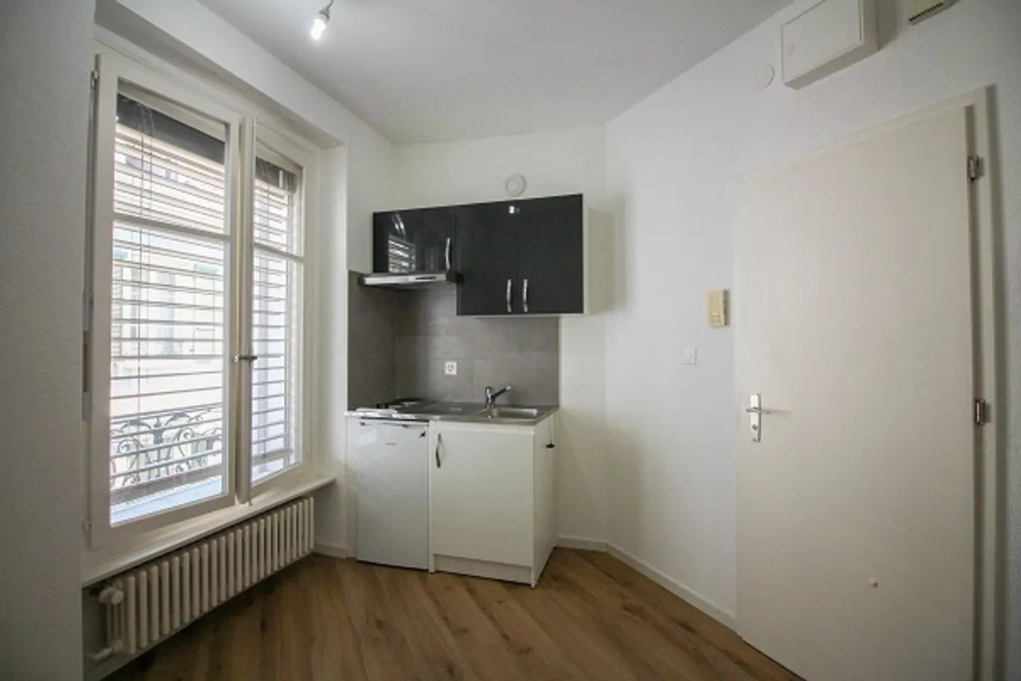 Furnished 1-room apartment - Photo 3 of 3